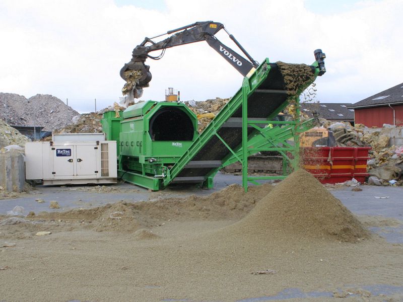 Machine for mineral wool recycling