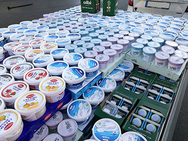Dewatering packages of yoghurt and juice